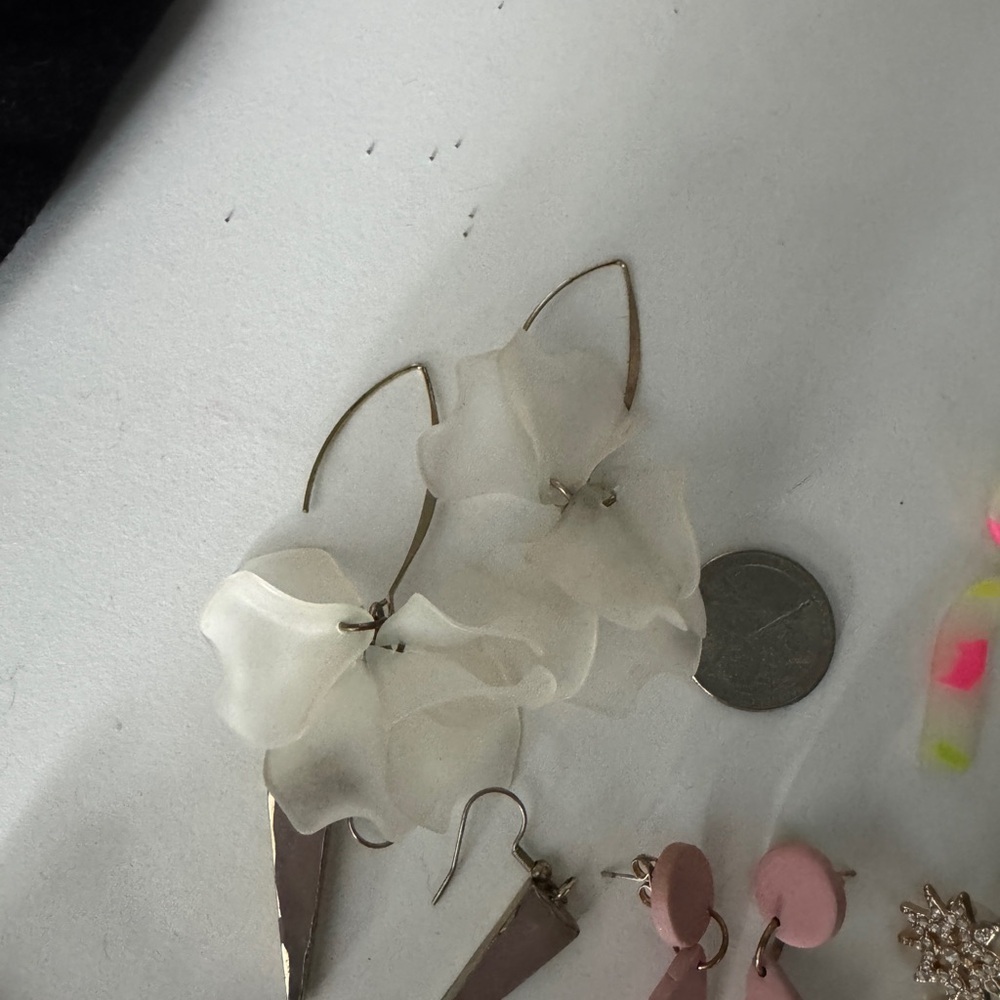 4/$25 Earring bundle - Picture 4 of 4